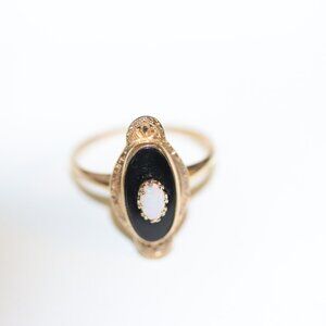 Vintage Onyx and Opal 10kt Gold Ring Size 7.5 Mint Condition